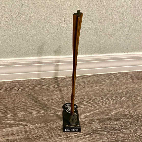 Harry Potter Filibuster Flitwick wand from the Noble Collection - Picture 1 of 7